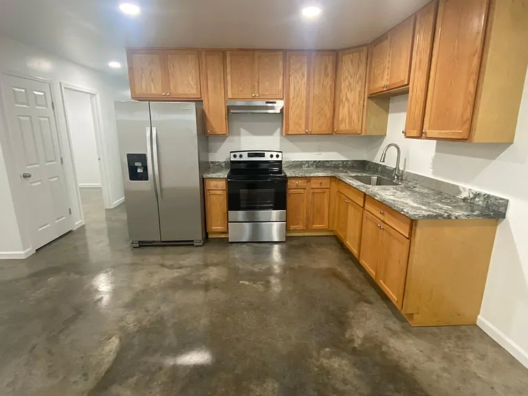 105 S Refinery St — Photo 9