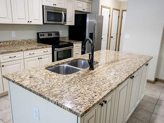 4th image of 5807 Vanessa Ave