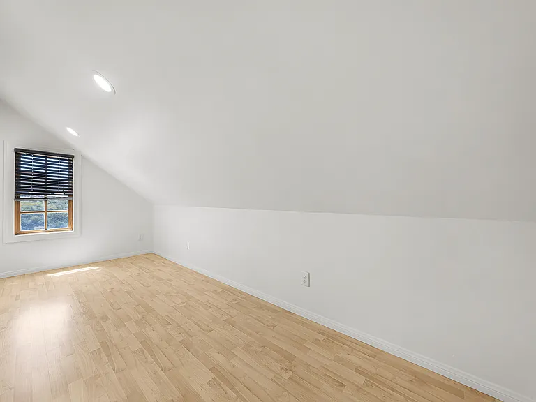 5830 Mott St — Photo 47