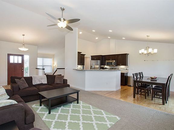 3rd image of 405 Carlyle Dr