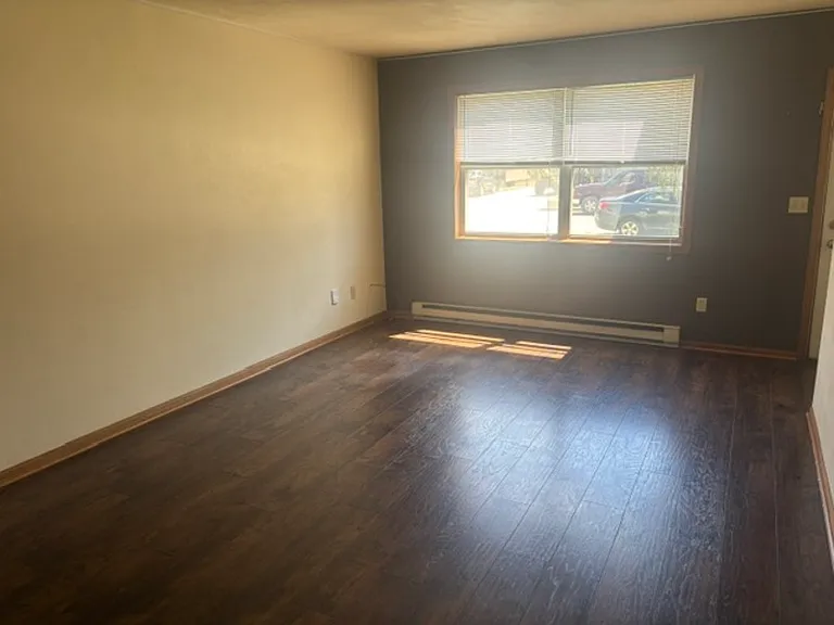 808-810 Harney Ave #810 — Photo 5