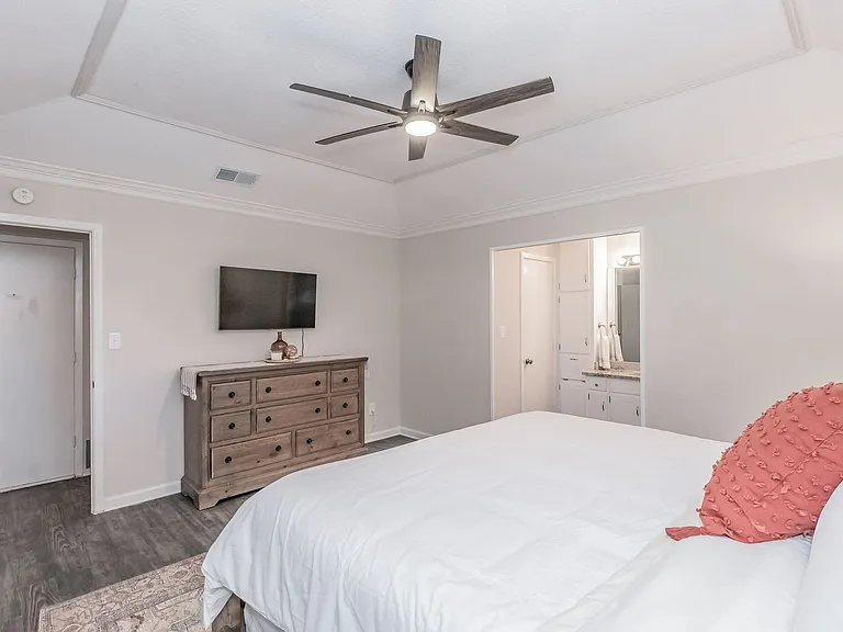 340 Gloria St — Photo 21