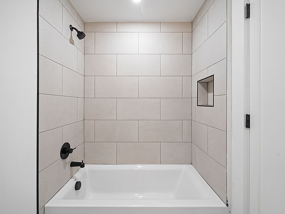 5th image of 3372 Johnston Ave #307