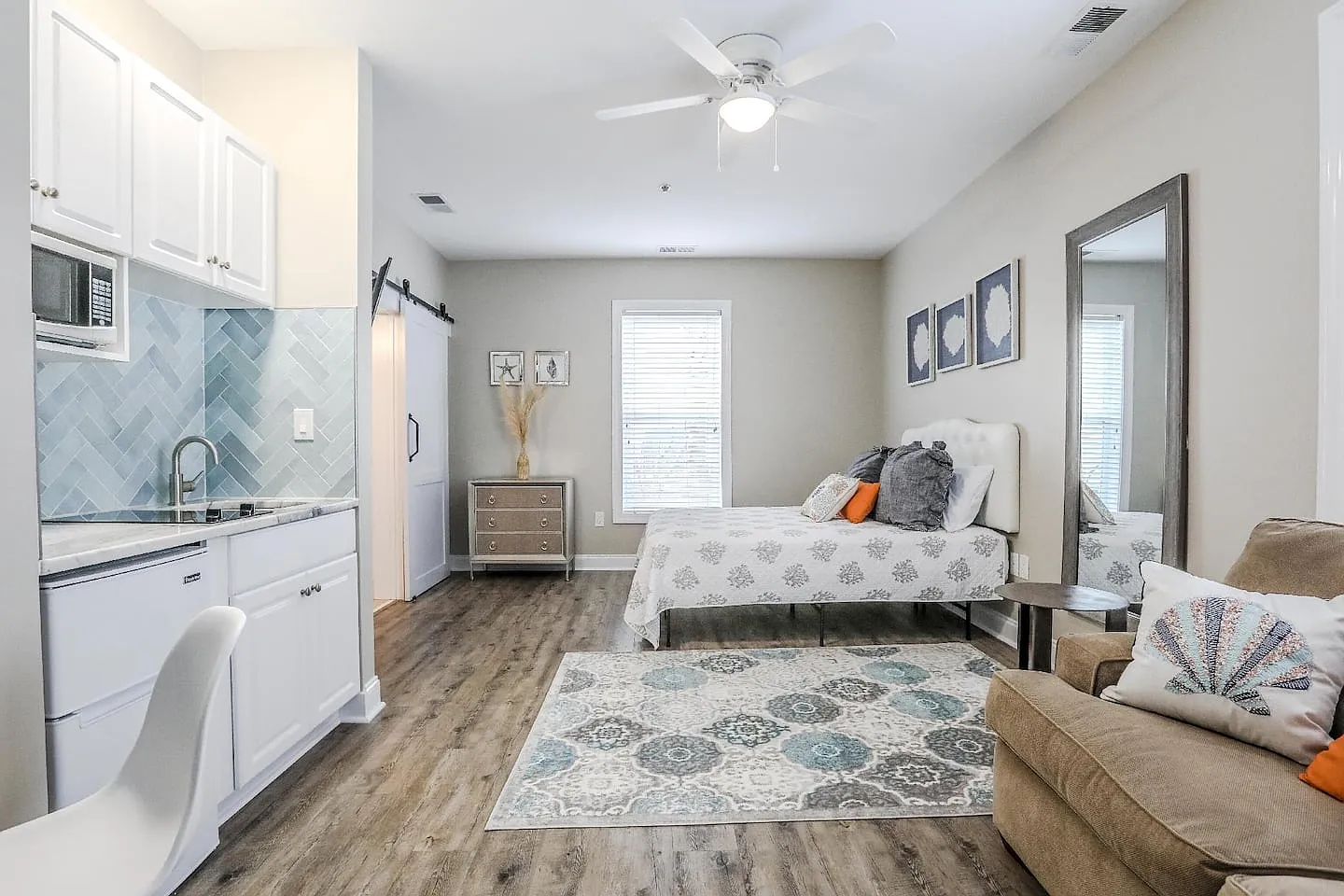 1 bed, $2,385 — Photo 2