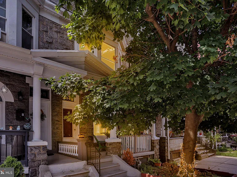 234 W Douglass St — Photo 2