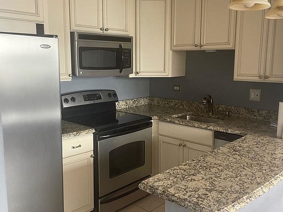 5th image of 2740 N Pine Grove Ave APT 19D