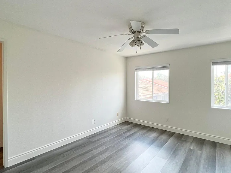 7405 Charmant Dr #2112 — Photo 15
