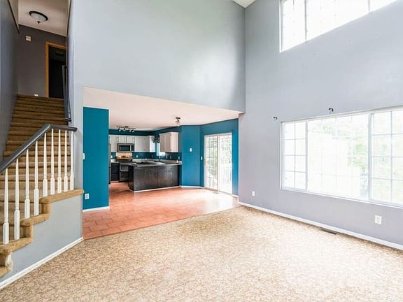 4th image of 401 E 15th Pl