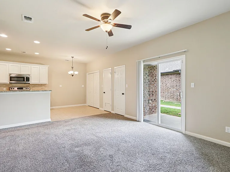 B2 - DUPLEX - 2BD, 2BA - 1054SF - Living/Dining Room