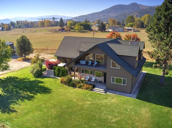 304 River Run Dr, Laclede, ID 83841