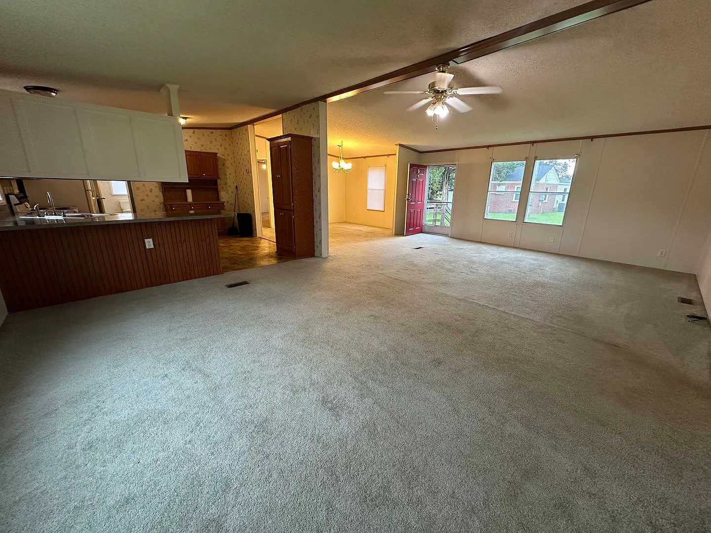Charm & Commuter Convenience 3BR/2BA Outside City Limits — Photo 3