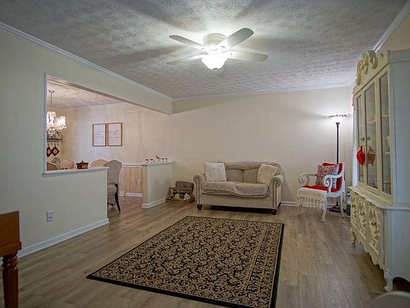 5th image of 638 Carrigan Dr