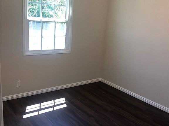 4th image of 11934 Roscoe Blvd
