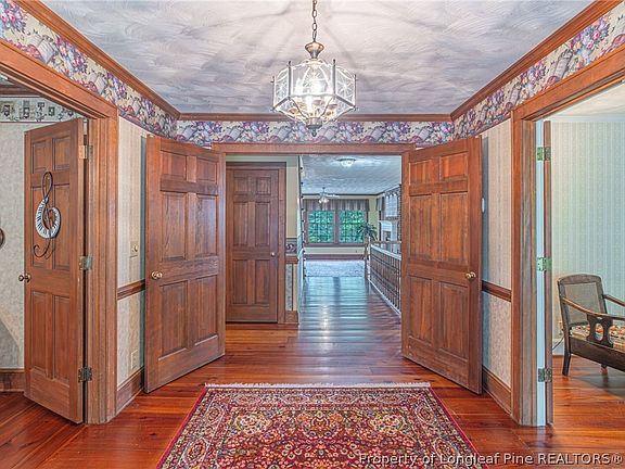 4th image of 473 Oak St