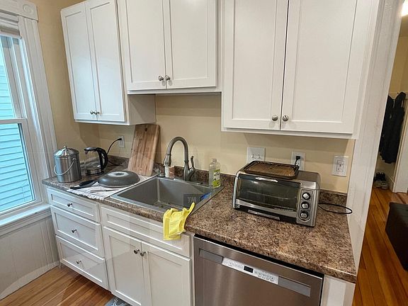 3rd image of 10 Chandler St