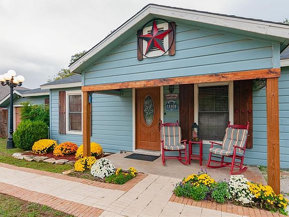 3rd image of 3913 Honey Ln