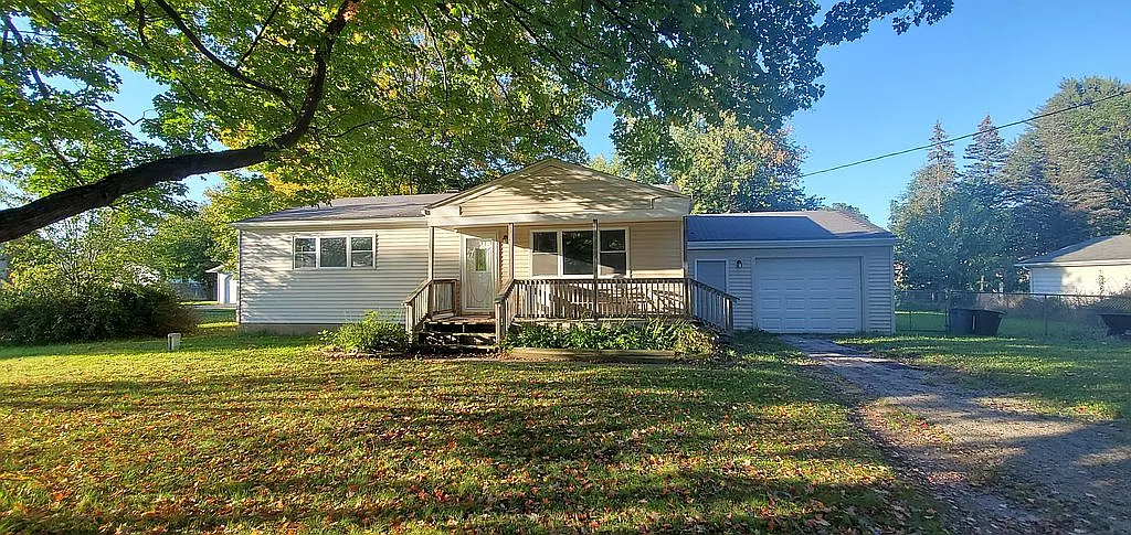 1250 W Maple Ave photo 1