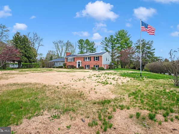 301 Ingleside Dr, Fredericksburg, VA 22405