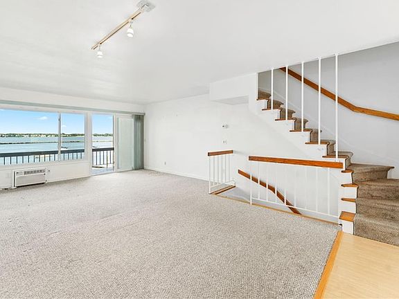 4th image of 400 Narragansett Pkwy APT Ei1