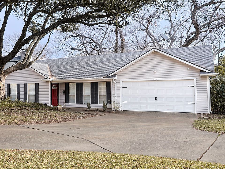 front of home with circular drive