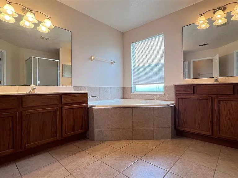 806 Lost Grove Cir — Photo 46