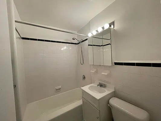 Rented by Karten Real Estate Services LLC | media 10