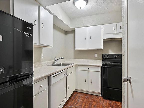 3rd image of 1214 Holik Dr APT B