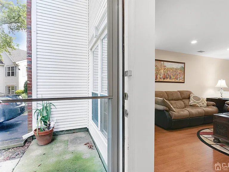 303 Pheasant Run — Photo 15