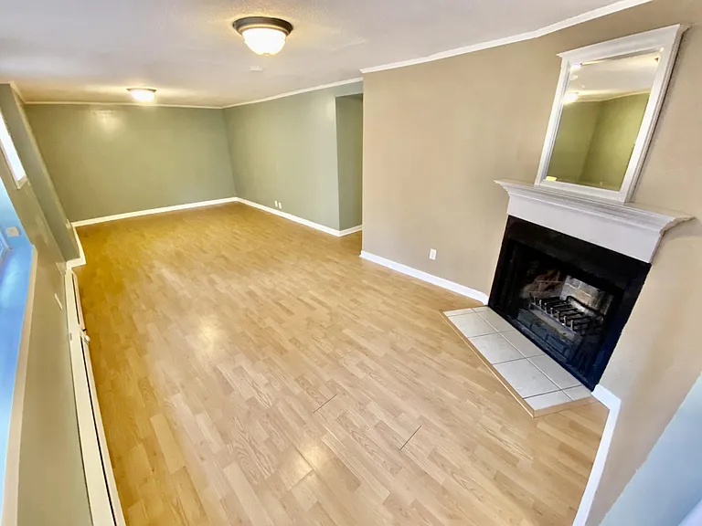 423 12th Ave E #3 — Photo 7