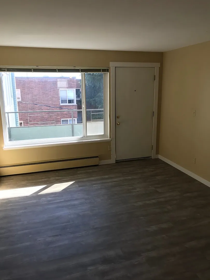 Queen Anne Apartments — Photo 3