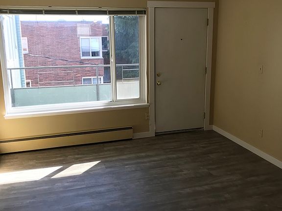 2nd image of 1215 Queen Anne Ave N APT 10