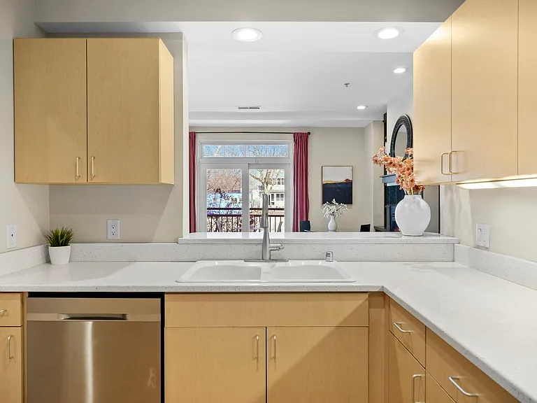 1037 Williamson St #107 — Photo 9