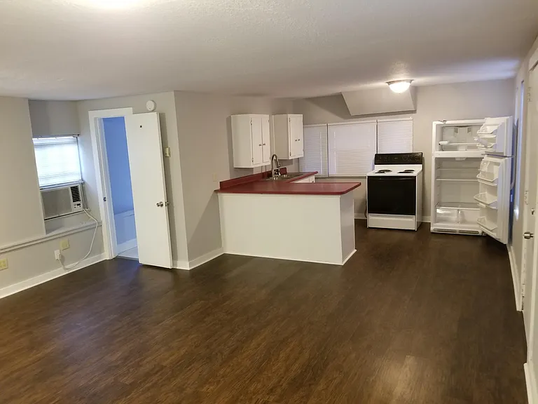 1441 S Carson Ave #A — Photo 2