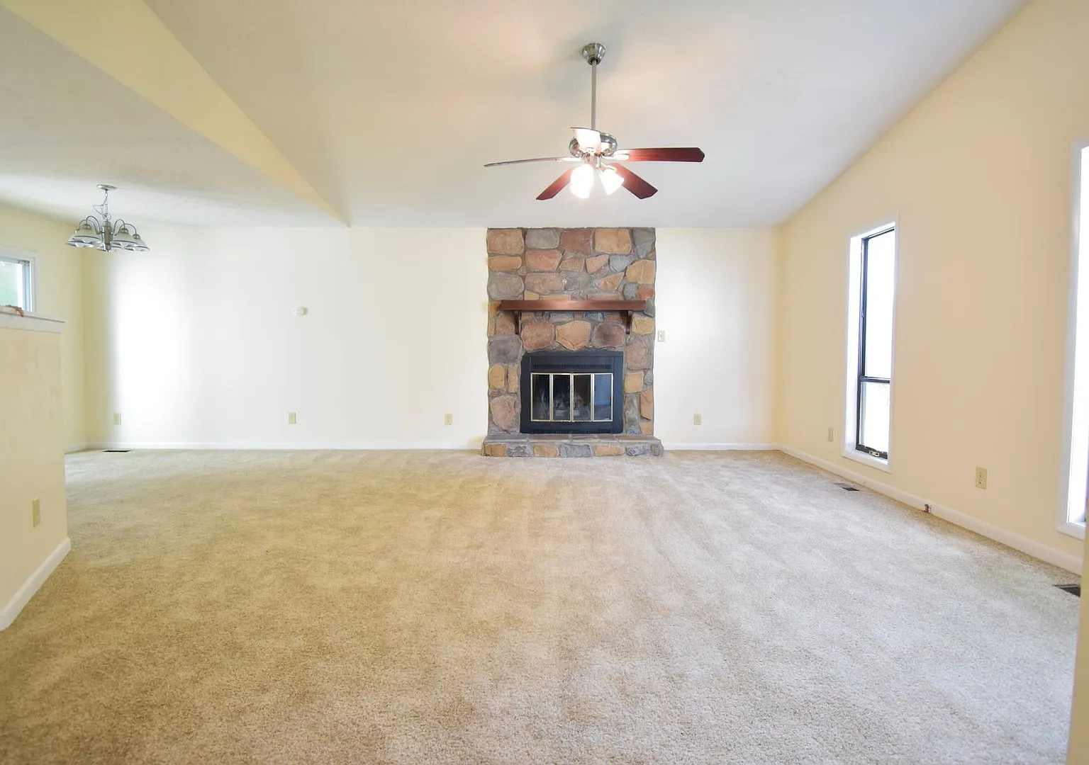 Move In Ready-New Interior Paint- 3 Bedroom 2 Bathroom- No Pets — Photo 4