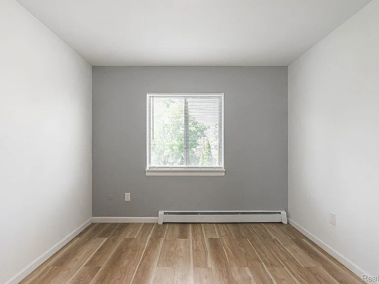 2475 S Commerce Rd #10 — Photo 24