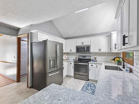 4th image of 503 Lake Shore Dr