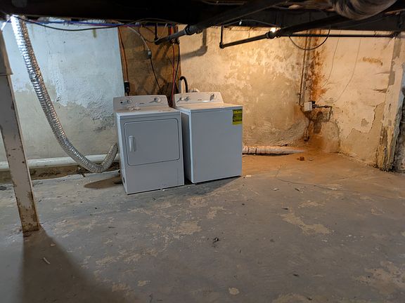 3rd image of 127 W Airy St #B