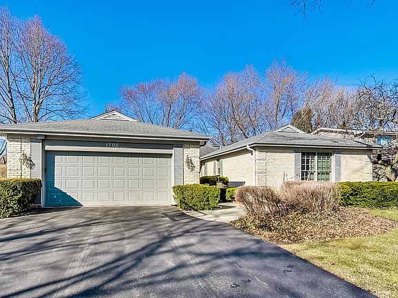 3rd image of 1700 Mountain Dr