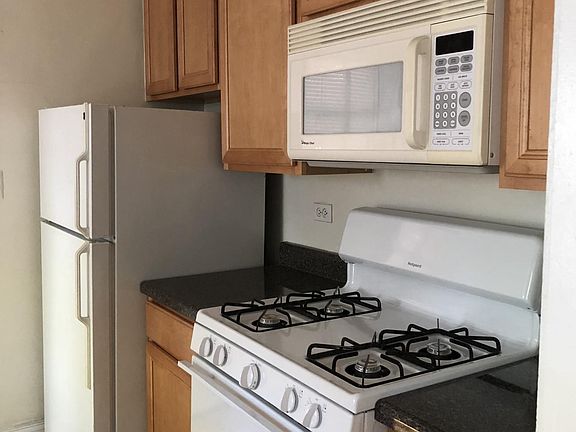 3rd image of 1422 W Hutchinson St #2