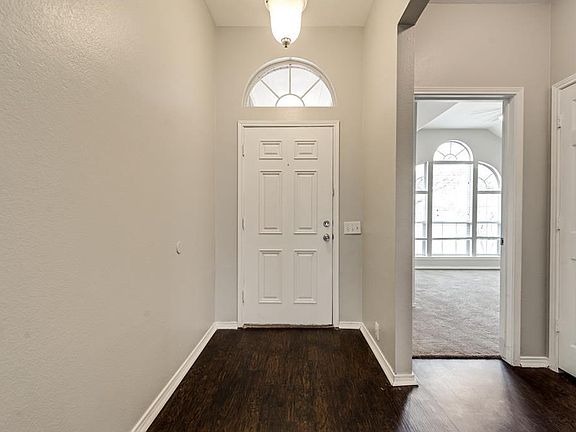 4th image of 2213 Tralee Cir