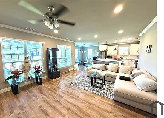 402 Coyote Creek Dr — Photo 3
