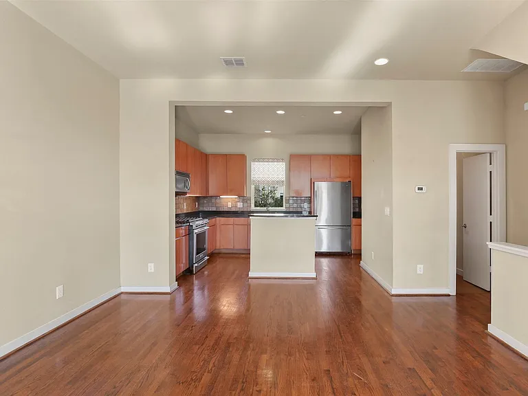 3800 Holland Ave #4 — Photo 2