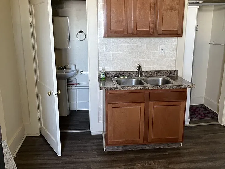 232 N Nash St — Photo 8