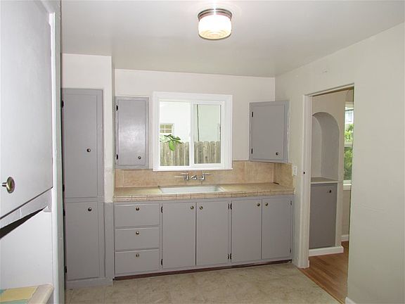 3rd image of 44 Gardner Ave