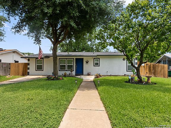 3rd image of 2911 GREENACRES