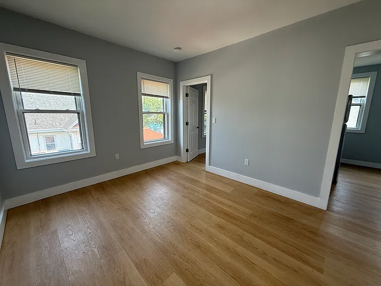566 Shirley St #5 — Photo 13