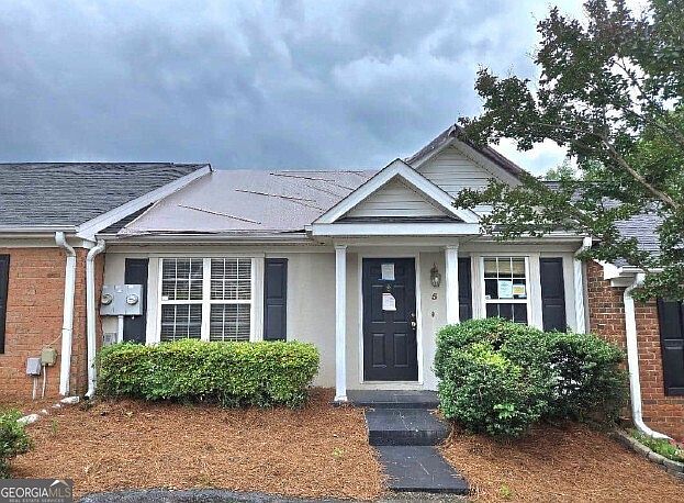 1st image of 5 Charlestowne Dr