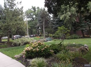 3091 Edwin Ave APT 3H, Fort Lee, NJ 07024