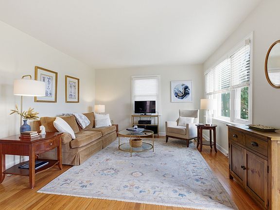 3rd image of 1342 Cardinal Ave
