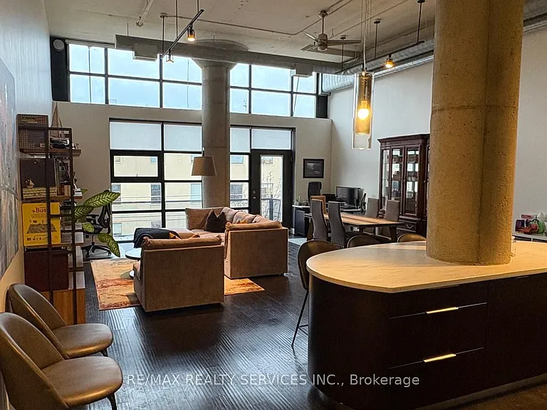 90 Sumach St #406 — Photo 1